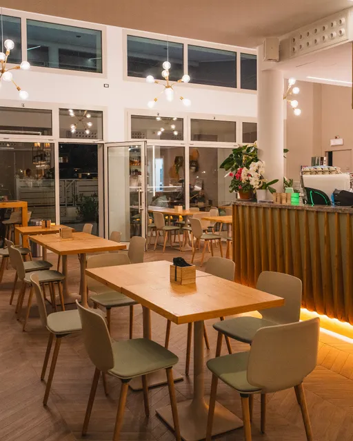 Midì Caffè & Lounge