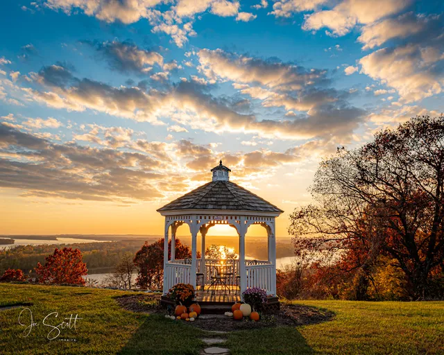 Tara Point Inn & Cottages