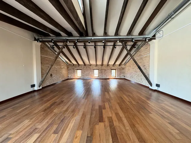 Centro Cultural Reina 121