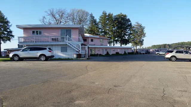 Silver Sands Motel