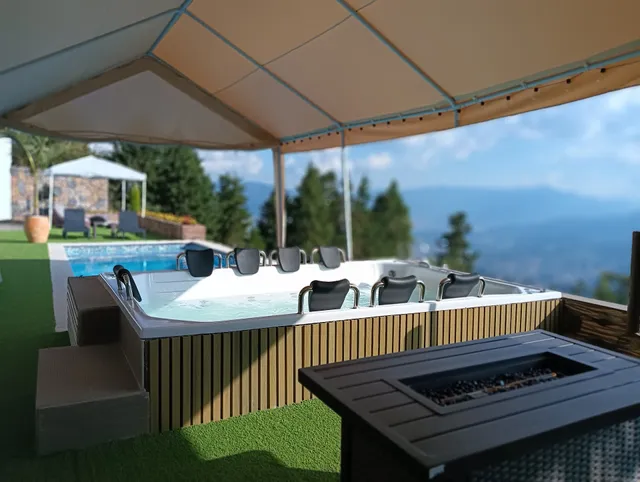 HOSTERIA VIVE PARADISE MEDELLIN