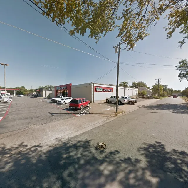 Roozie’s Studio Bar