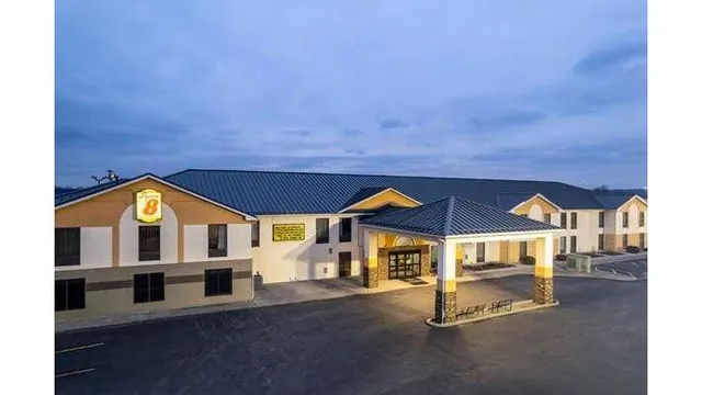Super 8 by Wyndham Shepherdsville