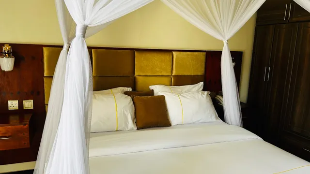 Faultfree Safari Motel