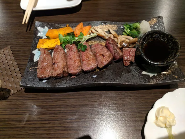 神戸牛鉄板焼 Cafe&Bar Mavericks (別室カラオケルーム完備)