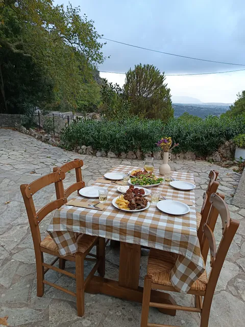 ΤΑΒΕΡΝΑ ΚΡΕΜΑΣΤΟΣ - ΓΕΩΡΓΙΑ ΣΤΑΥΡΙΑΝΟΥΔΑΚΗ