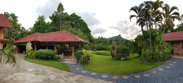 Villas in Krabi / Cliffside Lagoon Villa