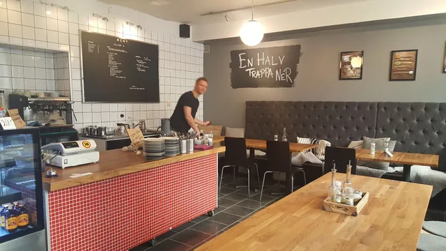 Café En Halv Trappa Ner