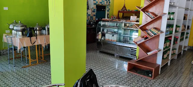 Kuhi Tea Bar & Restaurant & Lodge