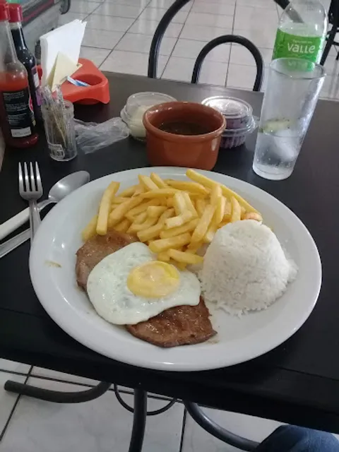 Restaurante Sabor Caseiro - Buffet ao meio dia