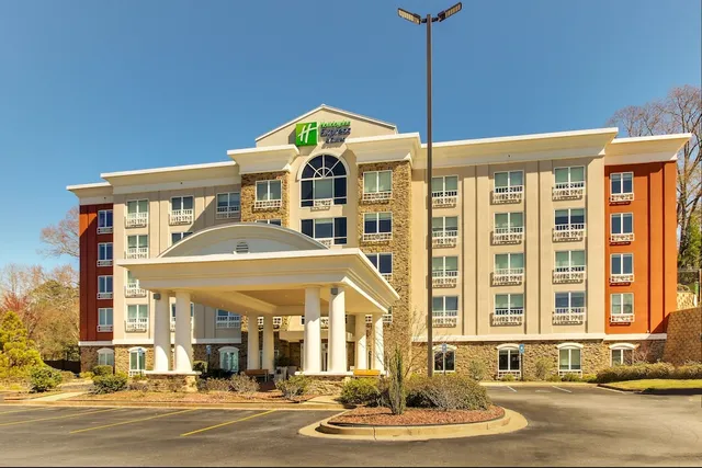Holiday Inn Express & Suites Columbus - Ft Benning Maingate by IHG
