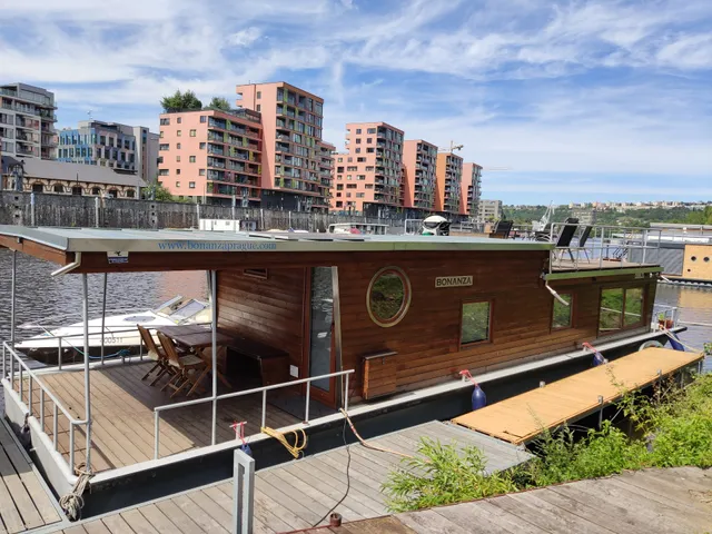 Bonanza Houseboat