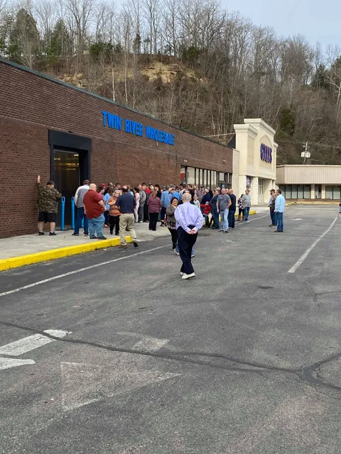 Twin River Wholesale