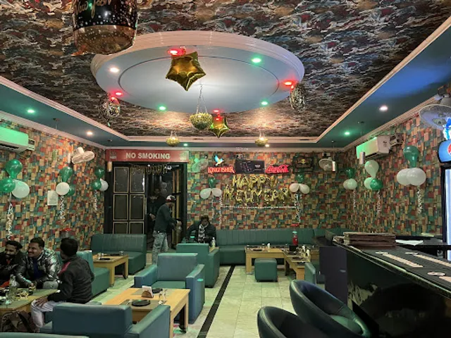 ROYAL'S BAR& RESTAURANT