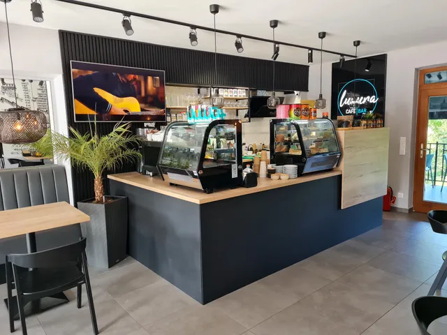 Luxura Café & Bar