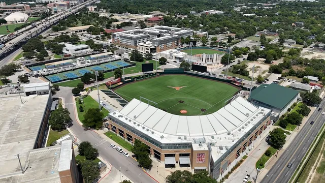 DoubleTree by Hilton Hotel Austin - University Area