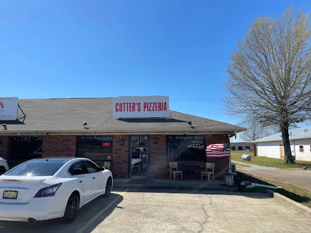Cutters Pizzeria of Alexandria