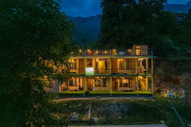 Whoopers Hostel Tosh