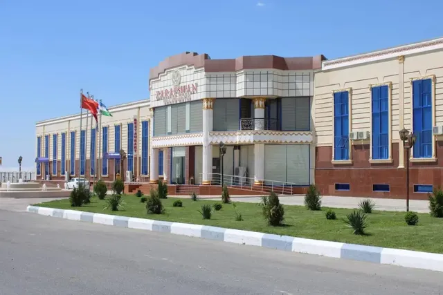 "Zarafshan Grand hotel"