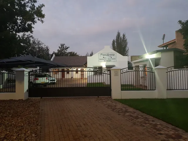 Presidensie Guest Rooms / Gastekamers