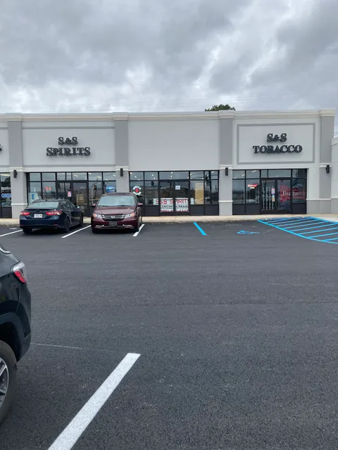 S & S Smoke & Spirit Shop
