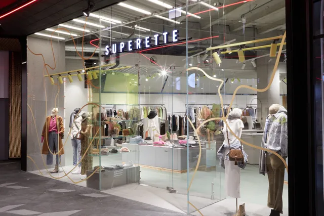 Superette Commercial Bay