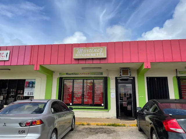 Martinez Kitchenette