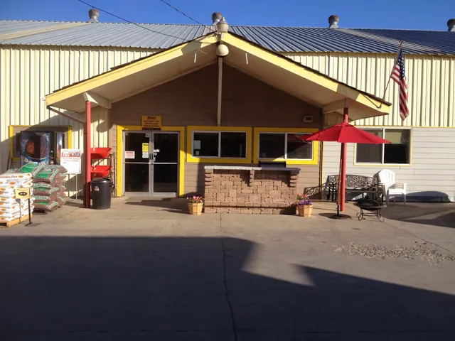 Meek's Lumber & Hardware - Yreka