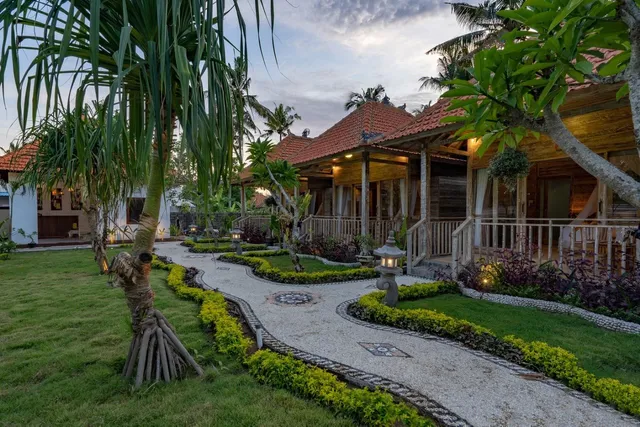 Helly's Secret Garden Cottage