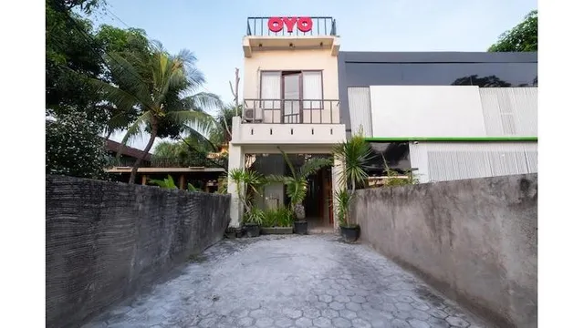 OYO 1695 Royal Senggigi Hotel