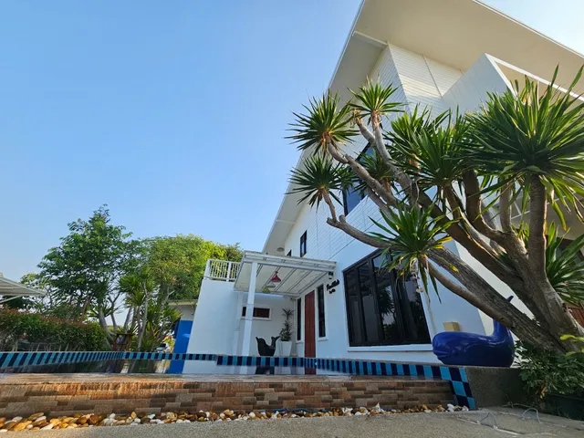 Pran Whale Pool Villa