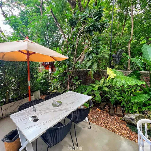 360 Hours Café & Bar