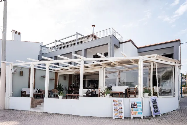 MougreStudios Seaview - Beachfront Accommodation Polichrono