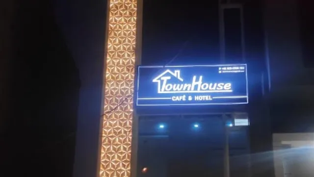Town house cafe and hotel