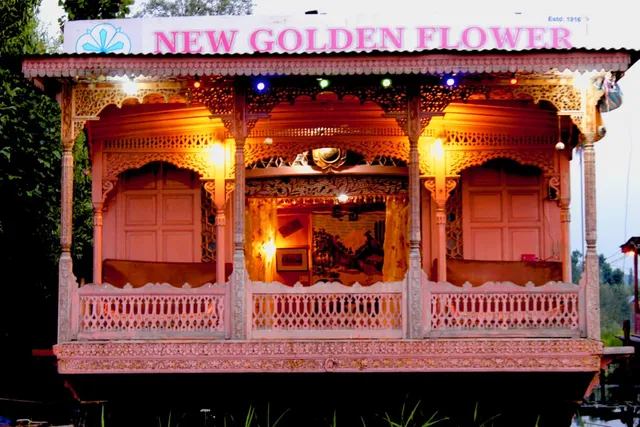 Houseboat New Golden Flower - Best Houseboat in Srinagar