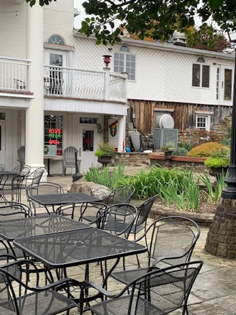 Fox's Pizza Den Ligonier