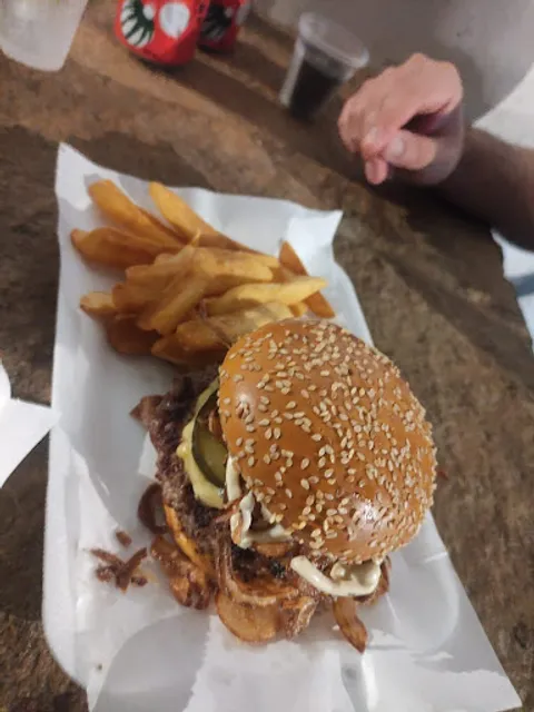 Halle House - Friends & Amber