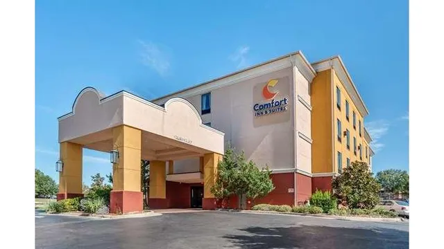 Comfort Inn & Suites Clinton - Jackson West