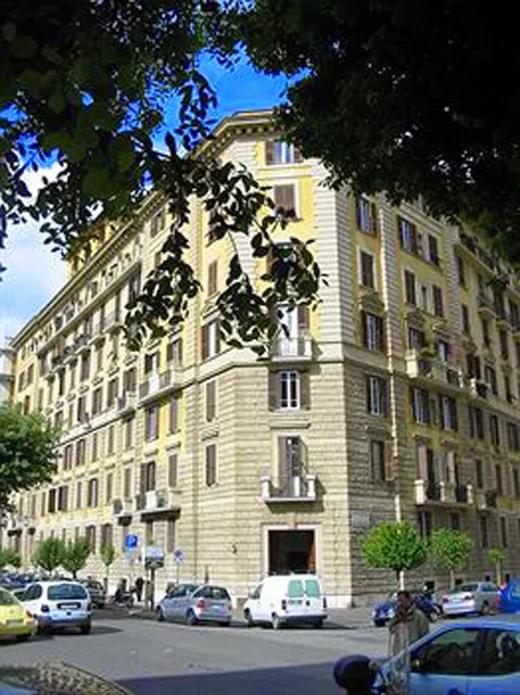 B & B Domus Mazzini, stadium, rai, court, hole italic