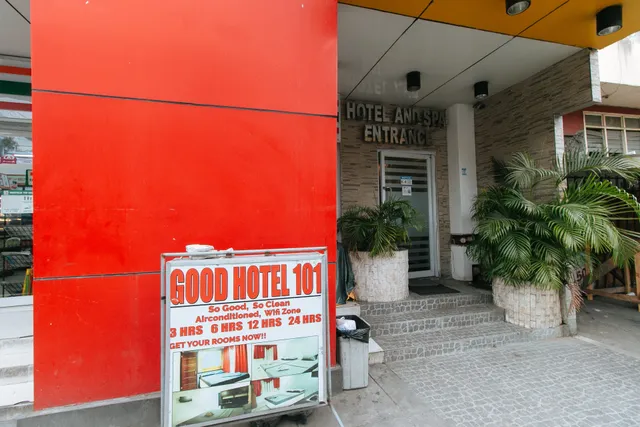 RedDoorz near Bambang Station