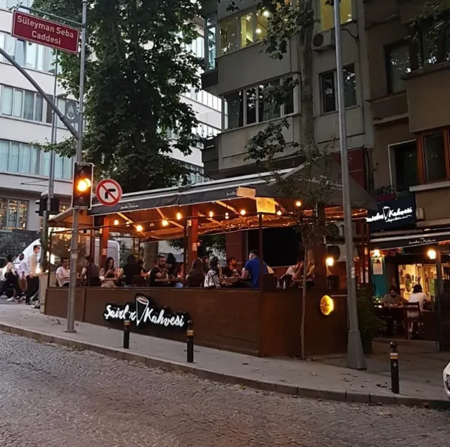 ŞAİRLER KAHVESİ AKARETLER