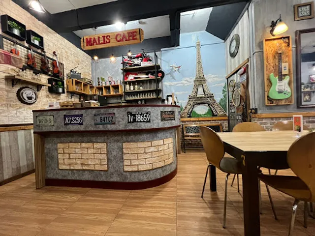 Malis Cafe & Restaurant