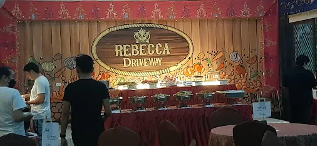 Rebecca Lounge
