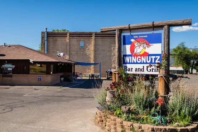 WingNutz Bar and Grill