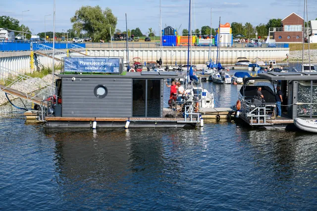 Wodna Osada | Pływające domy House Boat Jeziorsko