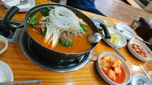 Wondang Gamja-tang(pork back-bone stew)