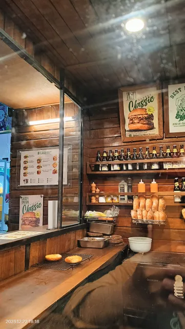 Lako Coffee & Burgers