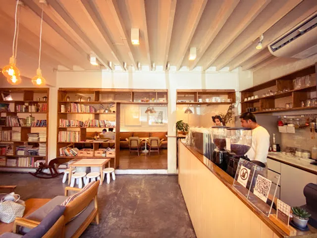 Library café | ไล-บรา-รี่ คาเฟ่ ปรีดี 26