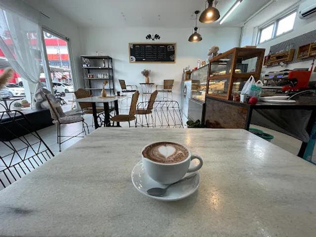 ChomChang Cafe & Homemade Bakery