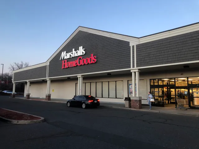 Marshalls & HomeGoods